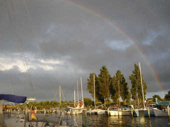 Regenbogen zum Abendhimmel