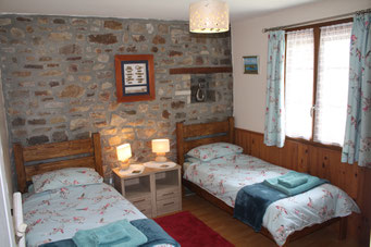 Das Haus verfügt über zwei gemütlich eingerichtete Schlafzimmer.