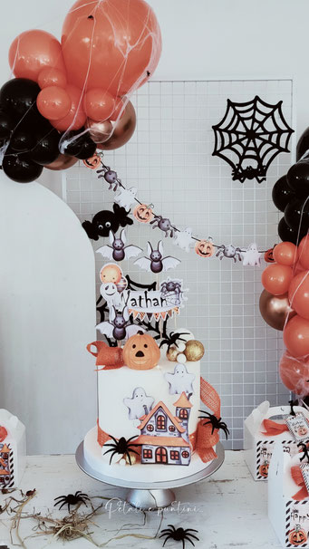 Allestimento Halloween bambino vestito da scheletro  palloncini halloween