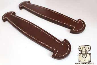 CG full-grain leather trunk handle.