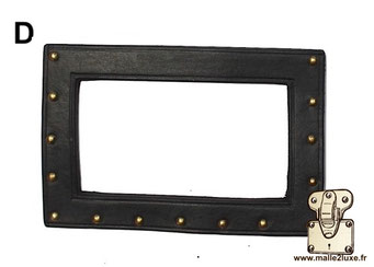 Porte-étiquette en cuir artisanal pour malles et valises.