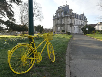 Dans les jardins de l'Hôtel de Ville de Plaisir