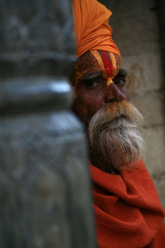 Sadhus-unterwegs-Tempel-Kathmandu-B942