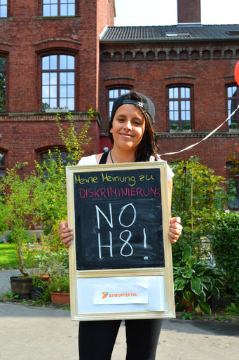 Ihre Meinung gegen Diskriminierung : "NO H8 (Hate)".