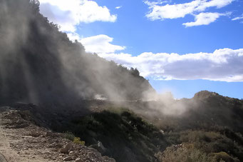 Cochabamba - Oruru - Rauch und Staub der Lastwagen