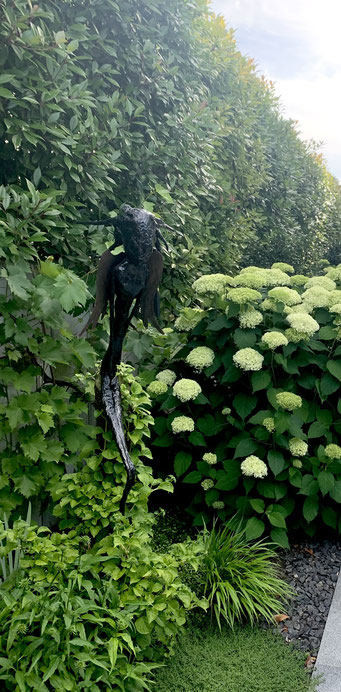 "Närrischer Engel"  befestigt an einem Baumstumpf  /  Sommer 2021  / 120 cm H