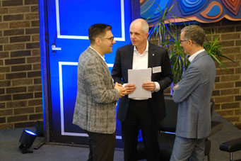 Prof. Dr. Michael Vilain (EHD), Dr. Markus Horneber (AGAPLESION) und Tobias Nowoczyn (Experte für Sozialwirtschaft und Verbände) beim FLYING OPENING beim Social Talk 2019 in der EHD (v.l.) | Foto: Ehrig, EHD