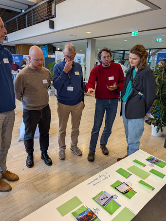 Climate Fresk Quiz mit Clara Brossmann (TU Darmstadt) und Dr. Yvonne Kehren (TU Darmstadt)auf dem Tag der Nachhaltigkeit 2025. | Foto: IZGS