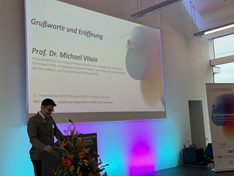 Prof. Dr. Michael Vilain (Vizepräsident für Forschung und Internationales der Evangelischen Hochschule Darmstadt) eröffnet das 15. Internationale NPO-Colloquium 2024, das nun das erste Mal durch eine HAW ausgerichtet wird. | Foto: IZGS