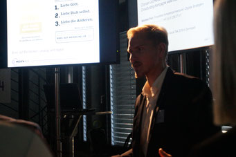 Sebastian Früh auf der Project Pitch Area des Social Talk 2016 © Sabine Schlitt, EKKW