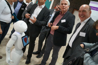 Der intelligente Roboter Pepper auf dem Social Talk 2017 © Sabine Schlitt, EKKW