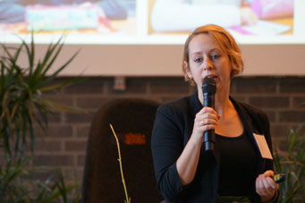 Anna Meister (ZuBaKa) in der Arena der Sozialpioniere beim Social Talk 2018 © Sabine Schlitt, EKKW