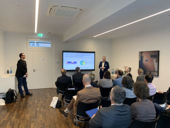Vortrag von Paul Henning Wolf (Stiftung Digitale Chancen) und Dr. Matthias Berg (Fraunhofer IESE) zum Thema "Resilient, vernetzt und engagiert in Haupt- und Ehrenamt" beim 15. Internationalen NPO-Colloquium 2024. | Foto: IZGS 