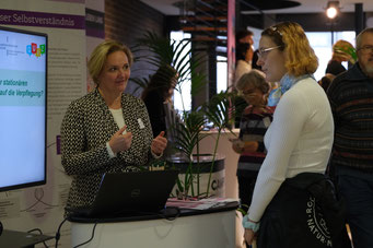 Maike Diepeveen (IZGS der EHD) auf dem Tag der Nachhaltigkeit 2025. | Foto: IZGS