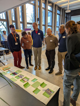 Climate Fresk Quiz mit Clara Brossmann (TU Darmstadt) und Dr. Yvonne Kehren (TU Darmstadt)auf dem Tag der Nachhaltigkeit 2025. | Foto: IZGS
