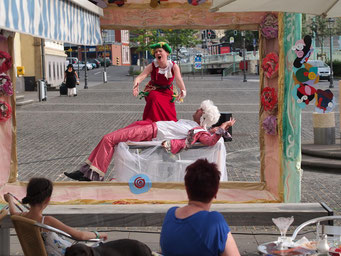 Molière goes Pop 2014 mit dem Theater am Ehrenbreitstein. Kostüme Evelyne Knobling, Ellen Roß. Bühnenrahmen Bau Tobias Küch, Gestaltung esteinart