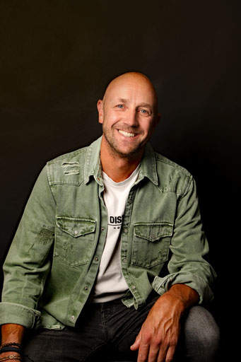 Profielfoto? Een professionele LinkedIn foto #bsafoto #Profielfotografie #professionele-#profielfoto #linkedin  #Professioneel #fotograaf #Breda #bedrijven #ondernemers