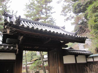 御門（横浜市指定有形文化財）京都東山の西方寺にあった薬医門