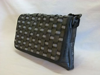Marion Kienzle Upcycling & Design - Umhängetasche - Messenger - Tasche - Abendtasche - recycelt - Fahrradschlauch -  Unikat - nachhaltig