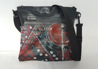 Marion Kienzle Upcycling & Design - Tasche - Umhängetasche - recycelt - Fahrradschlauch -  Unikat - nachhaltig - bemalt