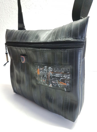 Marion Kienzle Upcycling & Design - Artbag - Tasche - Umhängetasche - recycelt - Fahrradschlauch - bemalt -  Unikat - nachhaltig