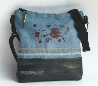 Marion Kienzle Upcycling & Design - Unikat - Tasche -Umhängetasche - recycelt - Fahrradschlauch - Denim - nachhaltig - Siebdruck
