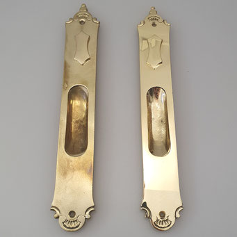 Original und Nachguss von historischer Schiebetürmuschel mit Schlüssellochklappe. Gefertigt in Handarbeit aus massivem Messing. - nachguss.de