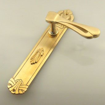 Nachguss von Jugendstil Zimmertürbeschlägen nach dem historischen Muster der Kunden. Handarbeit aus massivem Messing. - nachguss.de