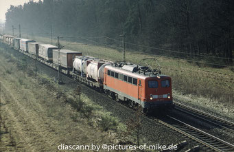 140 217 am 22.02.2003 mit Hupac-Zug bei Graben-Neudorf