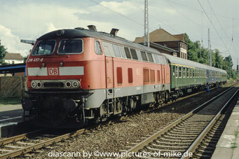 218 457 am 26.8.2006 in Waren / Müritz mit einem Nostalgiesonderzug zur Hansesail nach Lübeck
