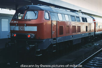 218 399 am 13.11.2004 in Hamburg-Altona mit RE 11020 nach Westerland
