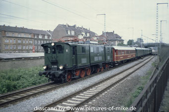 E77 10 bei der Ausfahrt aus dem Bahnhof Pirna