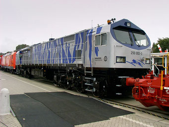 250 002 am 29.9.2002 auf der InnoTrans in Berlin. Bombardier 2002, Fabriknummer 33831.