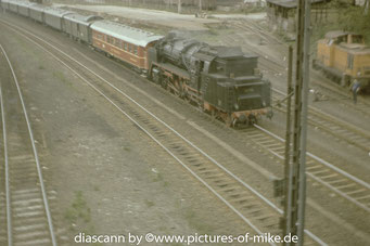 62 015 läuft als Schlußlok mit nach Dresden. Damals gab ein Radeberg sogar noch eine Rangierlok.