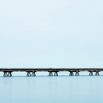 Manuela Deigert Fotokunst Start, Kunstfotografie im Minimalismus, die Brücke Voslapp bei Wilhelmshaven