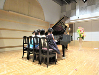 発表会で4人で連弾の様子　大田区東雪谷｜羽金ピアノ教室