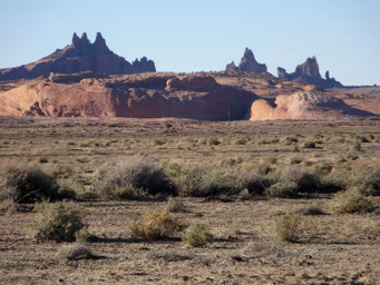 Dykes en bordure du plateau du Colorado (États-Unis) 
