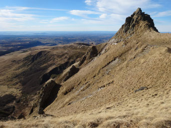 Dykes du cirque de la Fontaine Salée (France)