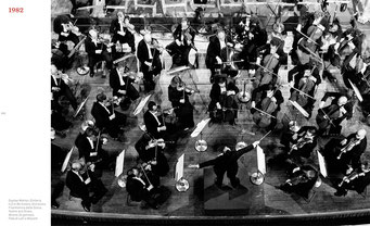 Orchestra Filarmonica della Scala, in La Scala Theatre, Milan, 1982 © courtesy Contrasto/Silvia Lelli and Roberto Masotti