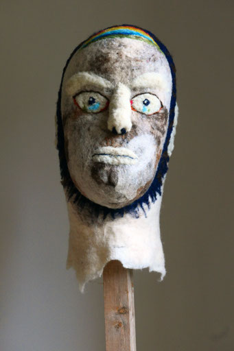 Gardien.nes, sculpture en feutre de laine, 2025