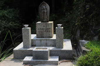 熊野灘部隊の慰霊碑（戦死者の火葬場跡）