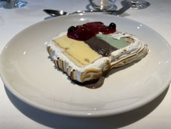 Nachspeise: Eisbombe ,,Baked Alaska’’