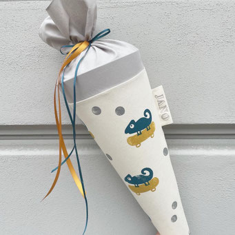 Schultüte Chamäleon auf Skateboard