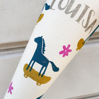 Schultüte Pferd auf Skateboard