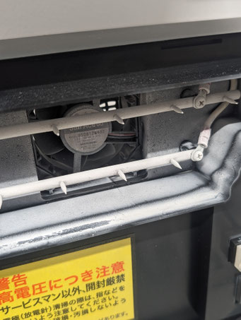 白い粉は加湿器から出た上記の中のカルシウムです
