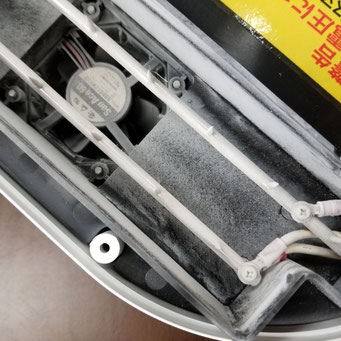 針先やその周りの白い粉のようなものは冬場に使用した加湿器の水道水のカルシウムです