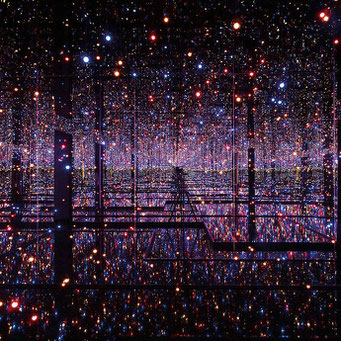 YAYOI KUSAMA, Infinity Mirror Room (the first one I've seen, online)