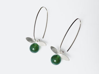 Silke-Erdtmann-Schmuck_Ohrschmuck_Silber_lang_floral_Grünachate