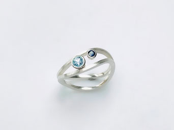Silke-Erdtmann-Schmuck_Ringe_Silber_Topas_Safir
