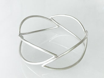 Silke-Erdtmann-Schmuck_Armschmuck_Reif_Silber_Blattform